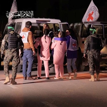 Potret Terbaru Hamas Bebaskan Sandera Israel, Balita & Anak