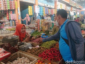 Harga Cabai di Lamongan Masih Pedas Meski Stok Sudah Stabil