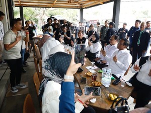 Ngobrol di Warkop Bareng Anak Muda, Mahfud Md Serap Keluh Kesah-Aspirasi