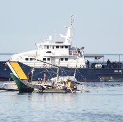 RI Tangkap Kapal Maling Ikan Filipina, Ada Barang Misterius!