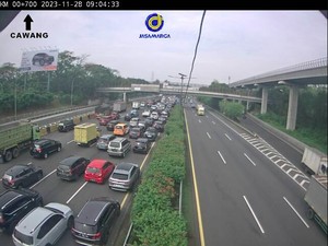 Lalin di Arteri Padat, Tol Dalam Kota Cawang Arah Pancoran Macet