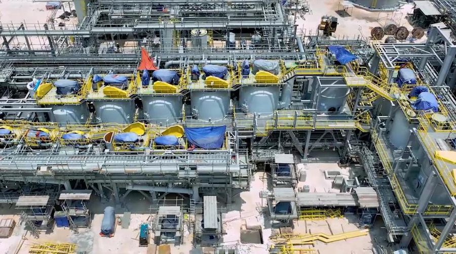 Menteri Perdagangan Zulkifli Hasan berkunjung ke smelter tembaga PT Freeport Indonesia di JIIPE, Gresik, Jawa Timur. (Dok. PT Freeport Indonesia)