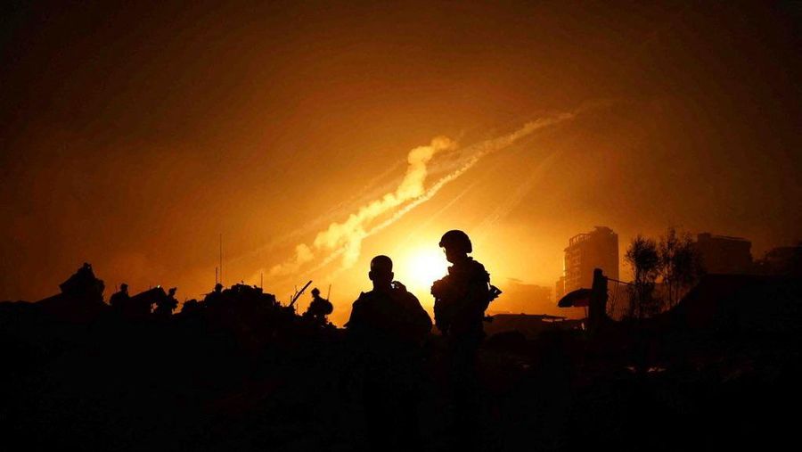 Militer Israel beroperasi di Jalur Gaza dalam gambar selebaran yang dirilis pada 27 November 2023.