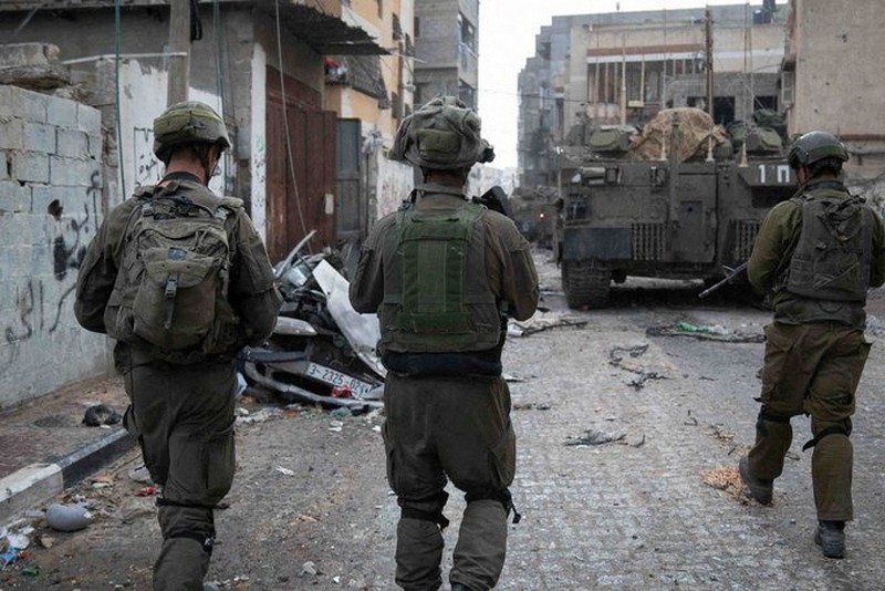 Manuver tank Merkava Israel di perbatasan Israel-Gaza, di tengah gencatan senjata sementara antara Hamas dan Israel, terlihat dari Israel selatan, 28 November 2023. Manuver tank Merkava Israel di perbatasan Israel-Gaza, di tengah gencatan senjata sementara antara Hamas dan Israel, terlihat dari Israel selatan, 28 November 2023. (REUTERS/Alexander Ermochenko)
