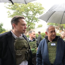 Balik dari Israel, Elon Musk Ngamuk ke Apple-Disney
