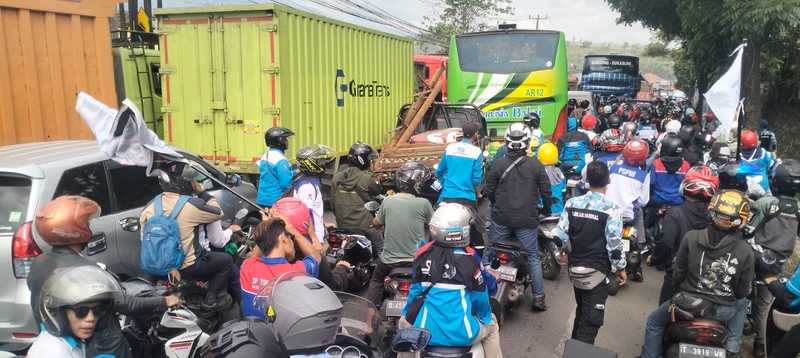 Jalur Cianjur - Bandung lumpuh total akibat demo buruh tuntut UMK 2024. (Dok. KSPI)