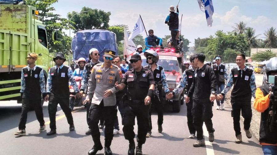 Jalur Cianjur - Bandung lumpuh total akibat demo buruh tuntut UMK 2024. (Dok. KSPI)