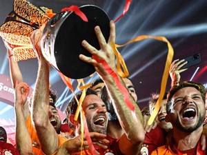 Momen Indah Juan Mata, Satu Tahun Dua Piala