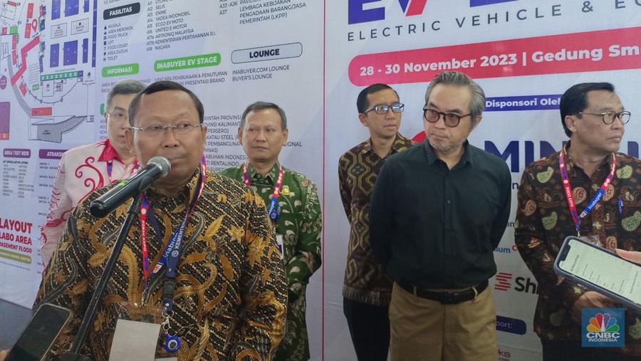 Ketua Umum Asosiasi Industri Motor Listrik Indonesia (Aismoli) Budi Setiyadi. (CNBC Indonesia/Martyasari Rizky)