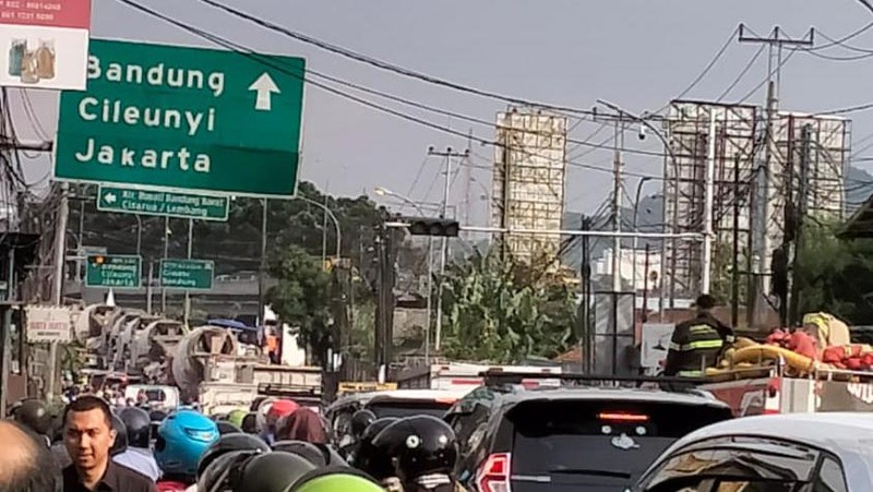 Jalur Cianjur - Bandung lumpuh total akibat demo buruh tuntut UMK 2024. (Dok. KSPI)