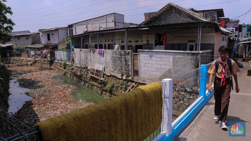 Kondisi saluran air proyek sodetan kali Kampung Sumur di kawasan Klender, Jakarta, Rabu (29/11/2023).  (CNBC Indonesia/Faisal Rahman)