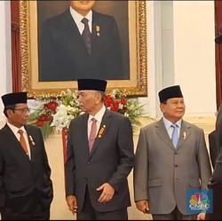Luhut Muncul di Istana Setelah Dirawat 2 Bulan di Singapura