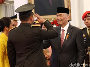 Tangis Haru Luhut dan Pelukan ke KSAD Jenderal Maruli Simanjuntak