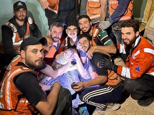 Momen Haru Penyelamatan Bayi di Gaza Terjebak Puing Bangunan 37 Hari