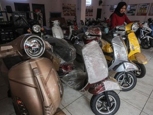 Orang Indonesia Ogah Beli Motor Listrik, Stok Numpuk di Dealer!