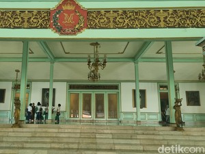 Mengintip Kehidupan Elite Jawa di Istana Mangkunegaran Solo