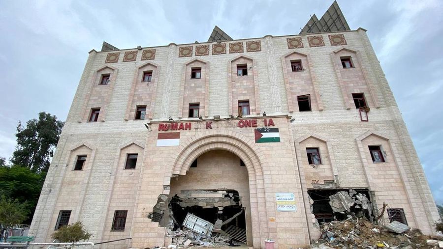 Rumah Sakit Indonesia di Jalur Gaza porak-poranda akibat serangan Israel. (Photo by Montaser Alsawaf/Anadolu via Getty Images)