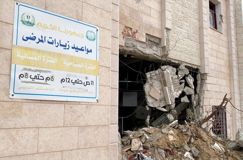Rumah Sakit Indonesia di Jalur Gaza porak-poranda akibat serangan Israel. (Photo by Montaser Alsawaf/Anadolu via Getty Images) Rumah Sakit Indonesia di Jalur Gaza porak-poranda akibat serangan Israel. (Photo by Montaser Alsawaf/Anadolu via Getty Images)