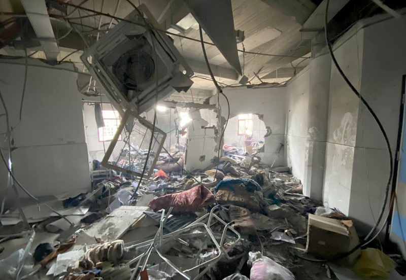 Rumah Sakit Indonesia di Jalur Gaza porak-poranda akibat serangan Israel. (Photo by Montaser Alsawaf/Anadolu via Getty Images)