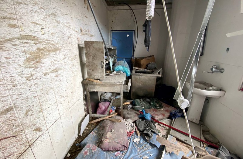 Rumah Sakit Indonesia di Jalur Gaza porak-poranda akibat serangan Israel. (Photo by Montaser Alsawaf/Anadolu via Getty Images) Rumah Sakit Indonesia di Jalur Gaza porak-poranda akibat serangan Israel. (Photo by Montaser Alsawaf/Anadolu via Getty Images)