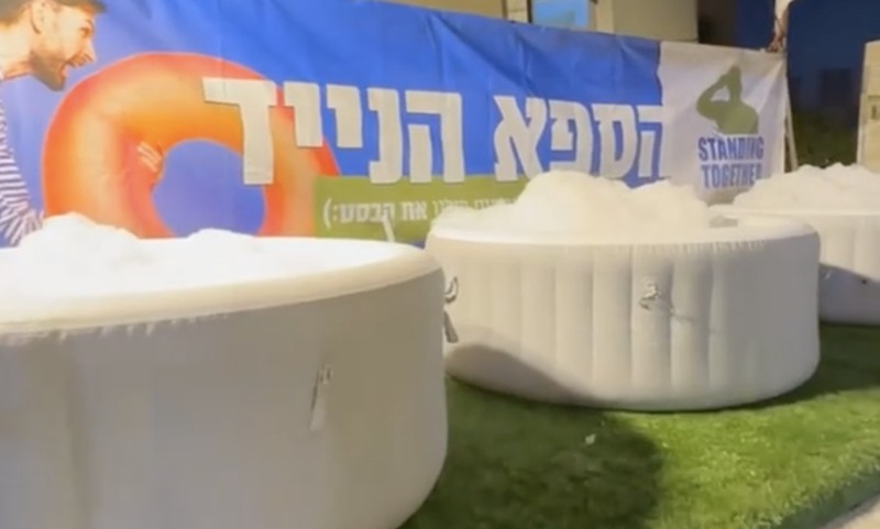 Sejumlah fasilitas mewah tersedia dalam kamp pemulihan tentara Israel di dekat wilayah perang Gaza. Dalam kamp tersebut terdapat kursi pijat hingga video game. Sejumlah fasilitas mewah tersedia dalam kamp pemulihan tentara Israel di dekat wilayah perang Gaza. Dalam kamp tersebut terdapat kursi pijat hingga video game. (Tangkapan Layar Tiktok/shita_hakdosha)