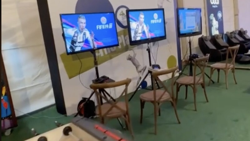 Sejumlah fasilitas mewah tersedia dalam kamp pemulihan tentara Israel di dekat wilayah perang Gaza. Dalam kamp tersebut terdapat kursi pijat hingga video game. (Tangkapan Layar Tiktok/shita_hakdosha)