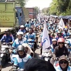 Buruh Demo UMK Tutup Tol Padalarang & Jalan Cianjur-Bandung