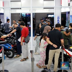 Momen GIIAS, Cek 6 Keuntungan Ganti Motor Bensin ke Motor Listrik