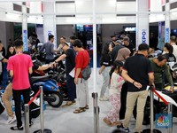 Momen GIIAS, Cek 6 Keuntungan Ganti Motor Bensin ke Motor Listrik