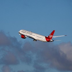 Pesawat Boeing Terbang Tanpa Avtur dari London ke New York