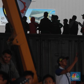 Melihat Lagi Demo Buruh Bekasi, Tol Macet Total Sampai 10 Jam