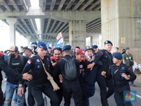 Penampakan Buruh Mogok di Cikarang, Tutup Total Jalan Ini