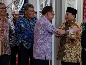 Bertemu Anwar Ibrahim, Prabowo Cerita Pernah Mandi di Kali Ciliwung