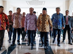 Prabowo Ucapkan Terima Kasih ke Anwar Ibrahim Usai Didoakan Pascaoperasi