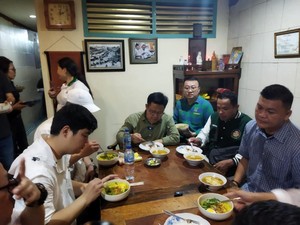 Berkeliling Chinatown Glodok, Cak Imin Makan Soto Tangkar di Lao Hoe
