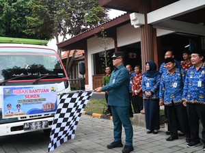 Bupati Kebumen Hibahkan Ratusan Ribu Zak Semen untuk RT/RW