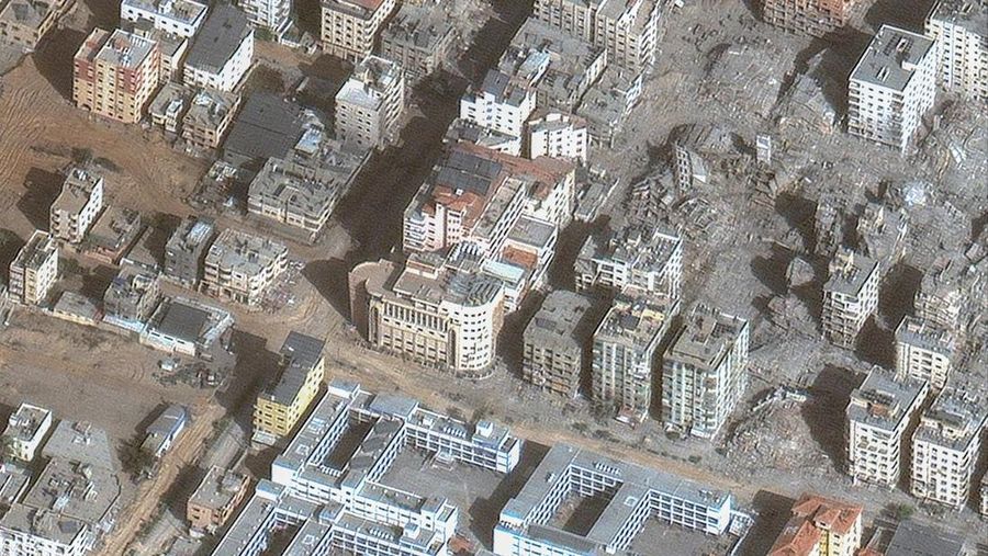 Citra satelit Maxar menujukkan hancurnya Rumah Sakit Indonesia di Kota Gaza, Gaza. (Maxar Technologies/Handout via REUTERS)