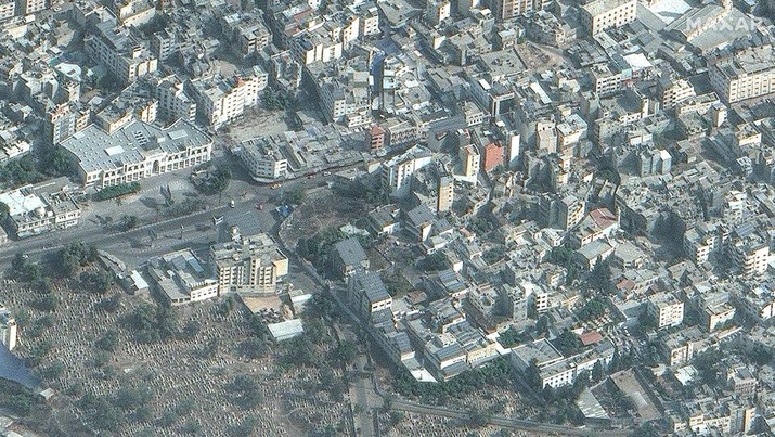 Citra satelit Maxar menujukkan hancurnya Rumah Sakit Al Ahli Kota Gaza, Gaza. (Maxar Technologies/Handout via REUTERS)