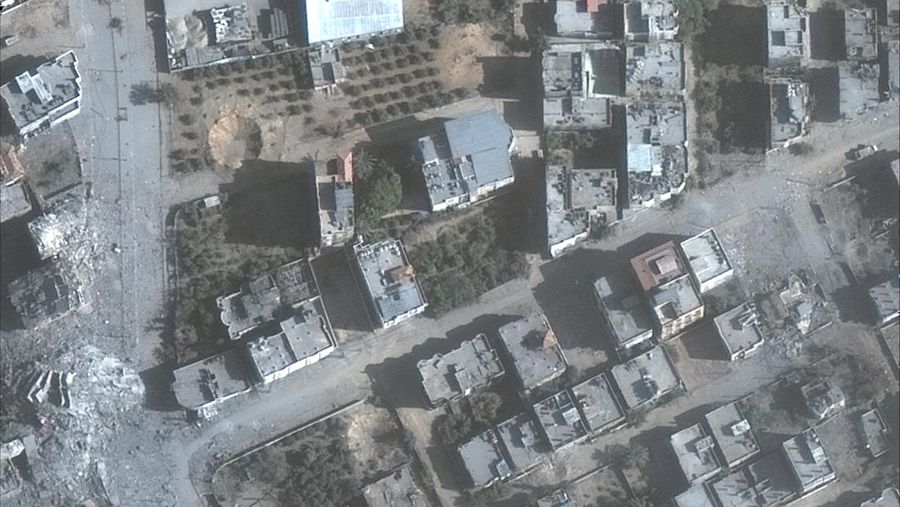 Citra satelit Maxar menujukkan hancurnya Rumah Sakit Indonesia di Kota Gaza, Gaza. (Maxar Technologies/Handout via REUTERS)