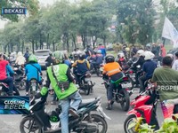 Tuntut Kenaikan Upah, Buruh Blokir Jababeka