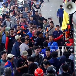 Penampakan Demo Buruh Blokade Jalan, Jababeka Macet Total