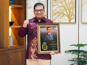 Direktur Keuangan dan Perencanaan Strategis Pegadaian Raih CFO Award 2023