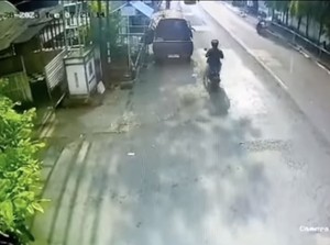 Pelajaran dari Mobil Buka Pintu Sembarangan Bikin Pemotor Celaka