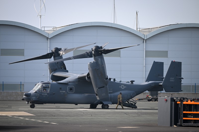 Benda terapung yang diyakini milik pesawat militer AS V-22 Osprey yang jatuh ke laut terlihat di lepas Pulau Yakushima, prefektur Kagoshima, Jepang barat 30 November 2023, dalam foto yang diambil oleh Kyodo. Benda terapung yang diyakini milik pesawat militer AS V-22 Osprey yang jatuh ke laut terlihat di lepas Pulau Yakushima, prefektur Kagoshima, Jepang barat 30 November 2023, dalam foto yang diambil oleh Kyodo. (Mandatory credit Kyodo via REUTERS)