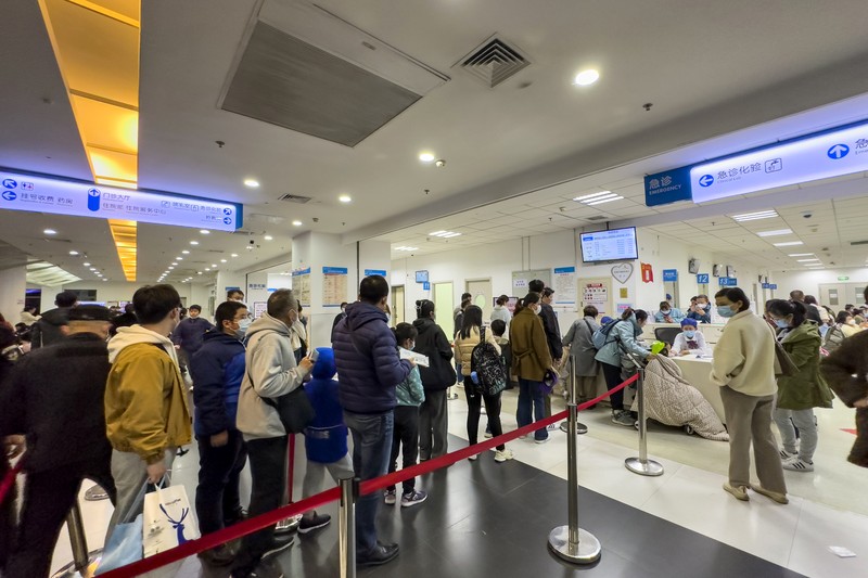 Rumah sakit di Beijing wilayah utara tengah menghadapi lonjakan jumlah pasien anak-anak yang menderita penyakit pernafasan. (Photo credit should read AN MING/Future Publishing via Getty Images)