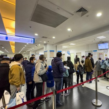 Potret Terbaru RS Beijing Penuh Sesak Pasien Sakit Pernafasan