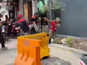 7 Fakta Brutalnya Tendangan Kungfu Buruh ke Anggota Satpol PP Surabaya