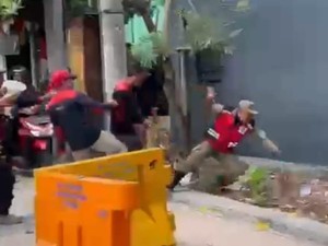 Ternyata Ada 2 Petugas Satpol PP Dianiaya Buruh saat Demo di Surabaya