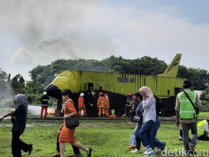 AP I Gelar Simulasi Evakuasi Pesawat Terbakar di Bandara Hasanuddin Makassar
