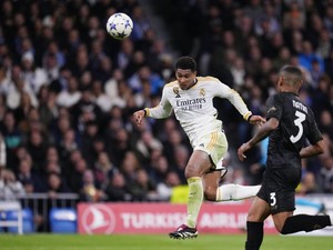 Real Madrid Unggul 2-1 atas Napoli di Babak Pertama
